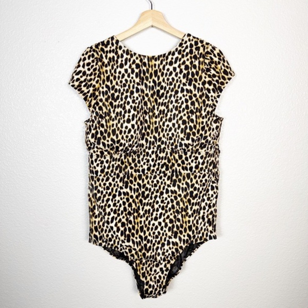 Torrid Size 2 / 2X Modest‎ Short Sleeve Leopard Animal Print One Piece Swimsuit